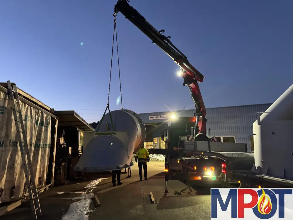 Das Bild zeigt den erfolgreichen Transport von Brandl Transport-Logistik GmbH einer Nachverbrennungsanlage für die MPOT GmbH von Spanien nach Österreich