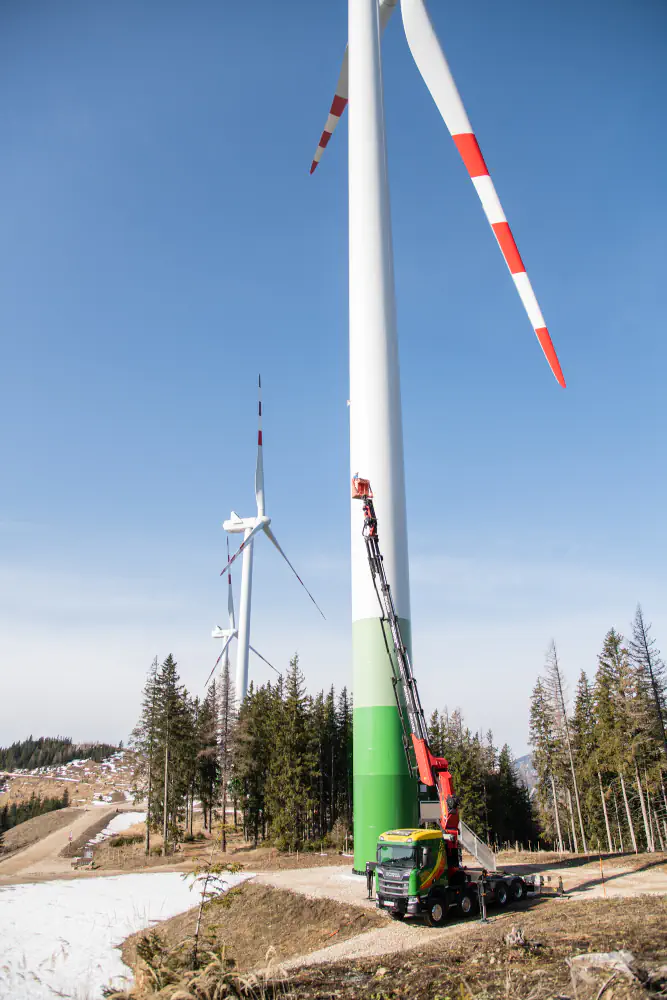 Brandl Transport-Logistik GmbH - Montage Messeinrichtung am Silbersberg