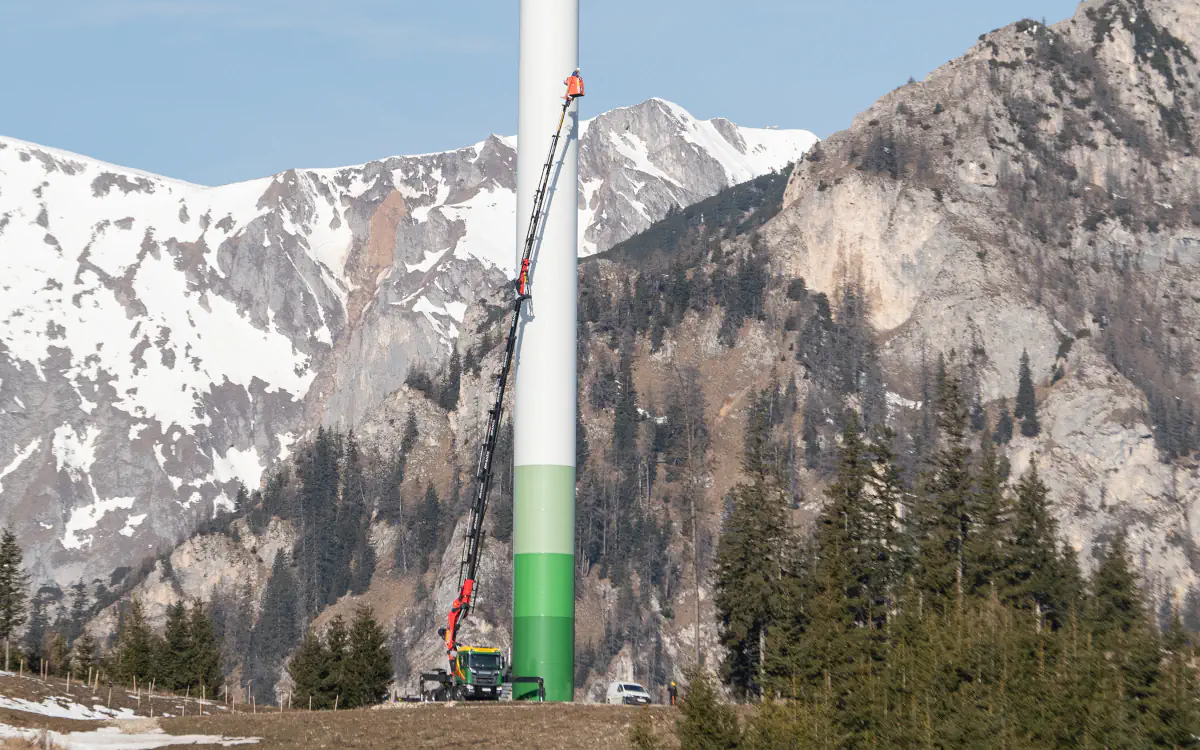 Brandl Transport-Logistik GmbH - Montage Messeinrichtung am Silbersberg