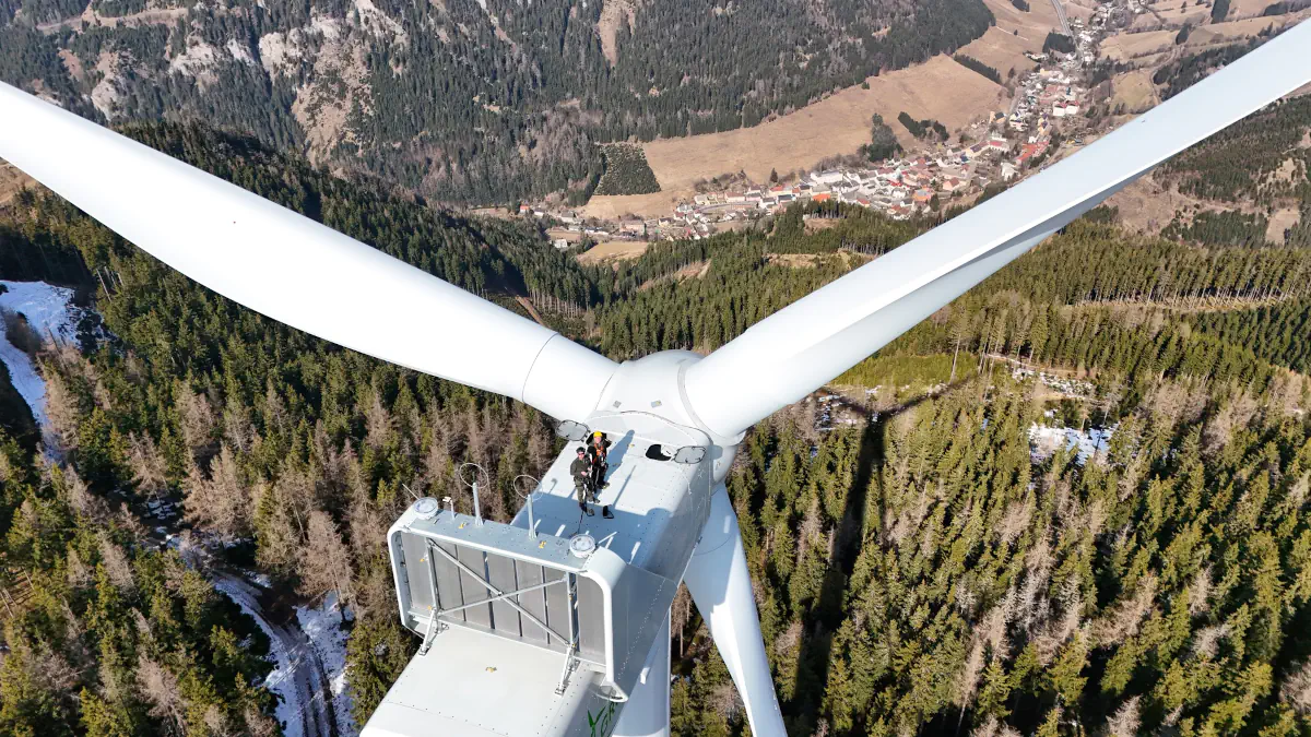 Brandl Transport-Logistik GmbH - Montage Messeinrichtung am Silbersberg